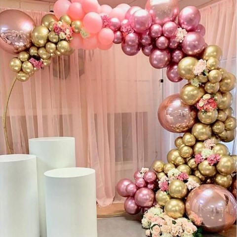 decoracion de globos rosada y oro para quince años