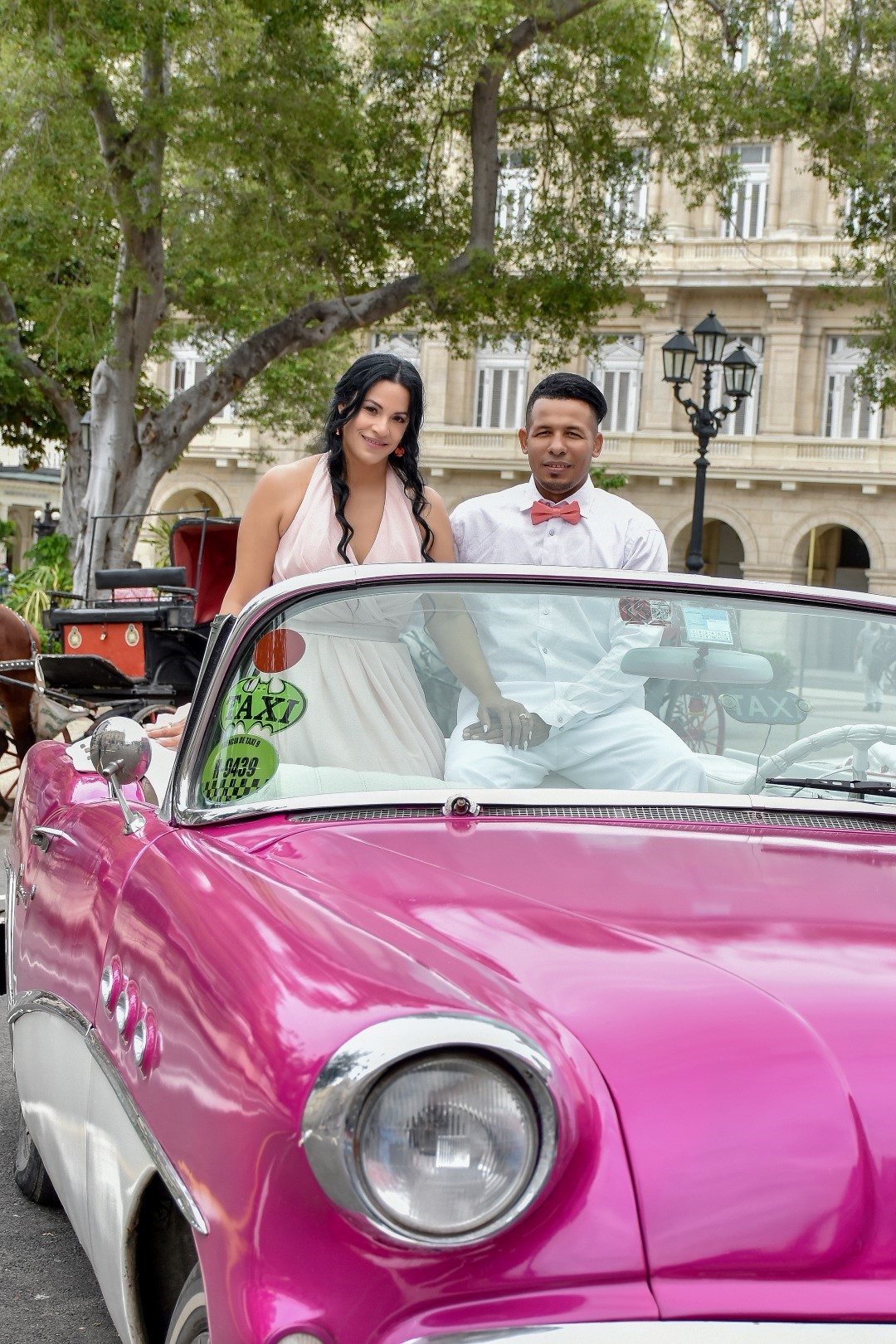 tradition du trajet en voiture lors des mariages cubains
