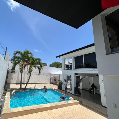 Black and White en Boyeros: piscina Black and White en Boyeros: piscina