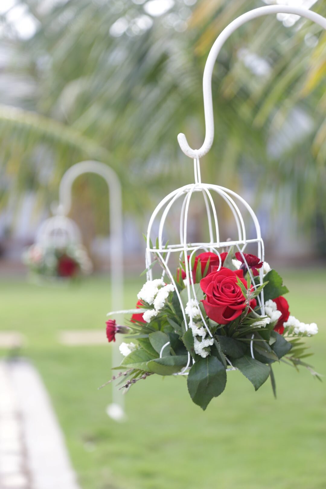 Cuban wedding flowers - Floral arrangement with cage